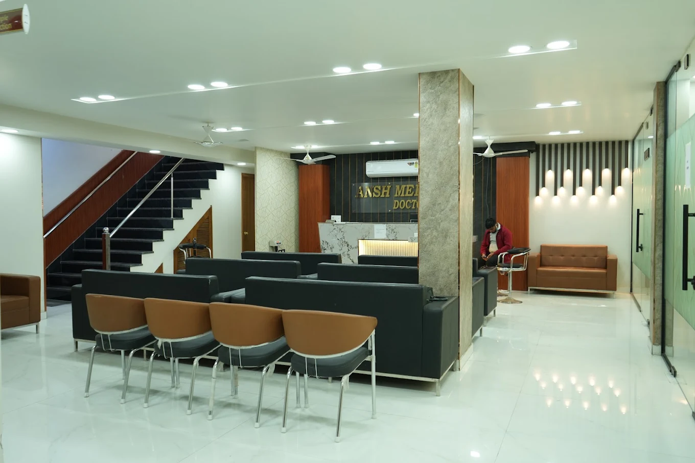 Waiting area at Ansh Medicare Doctors Clinic